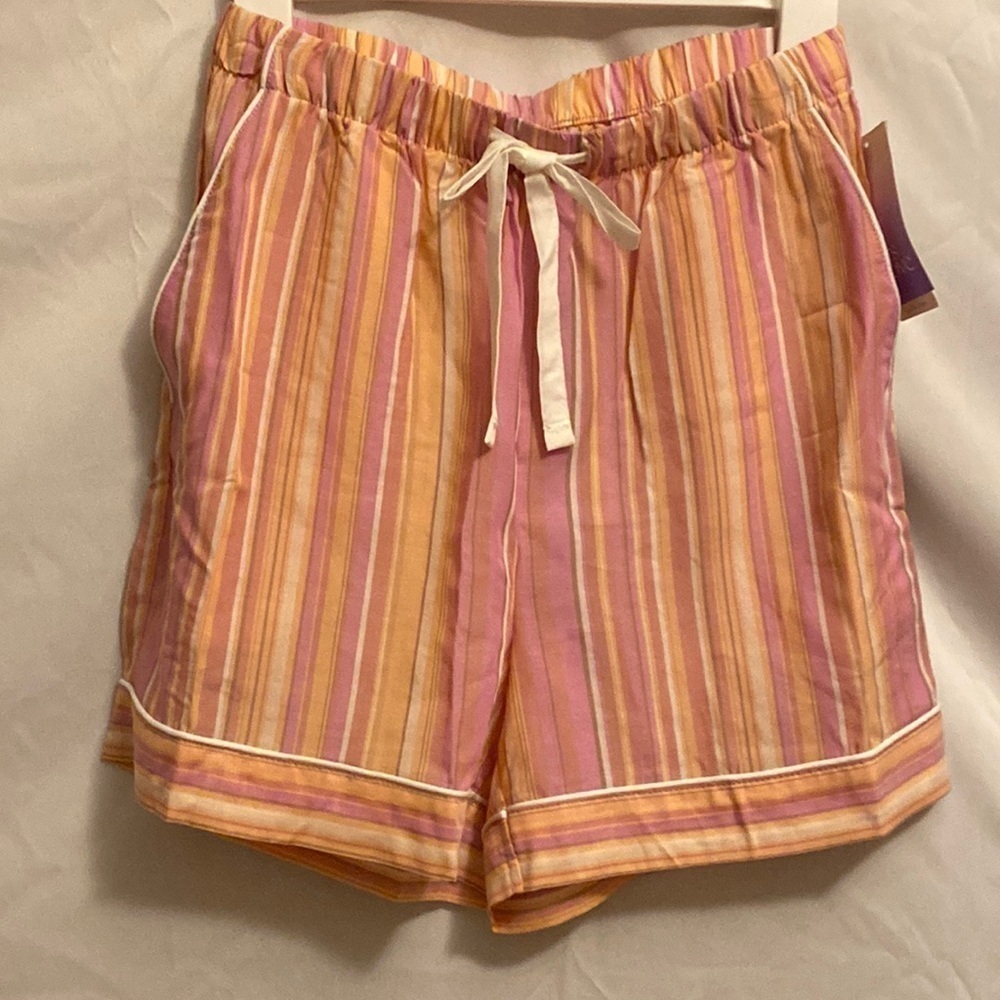 Stars above thin and cool shorts with pockets sizeXS